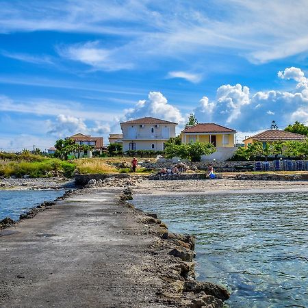 Pelagion II Sea Coral - Beachfront Holiday Home 킵셀리 외부 사진