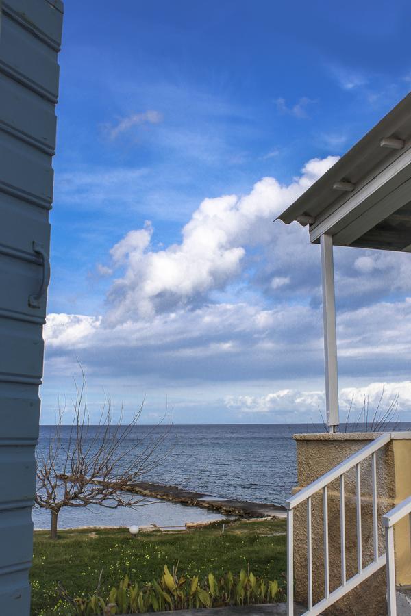 Pelagion II Sea Coral - Beachfront Holiday Home 킵셀리 외부 사진